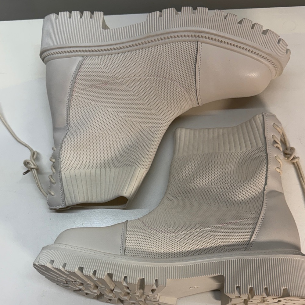 NWOT Cream Lace-Up Chunky Sole Women’s Boots - Picture 3 of 8